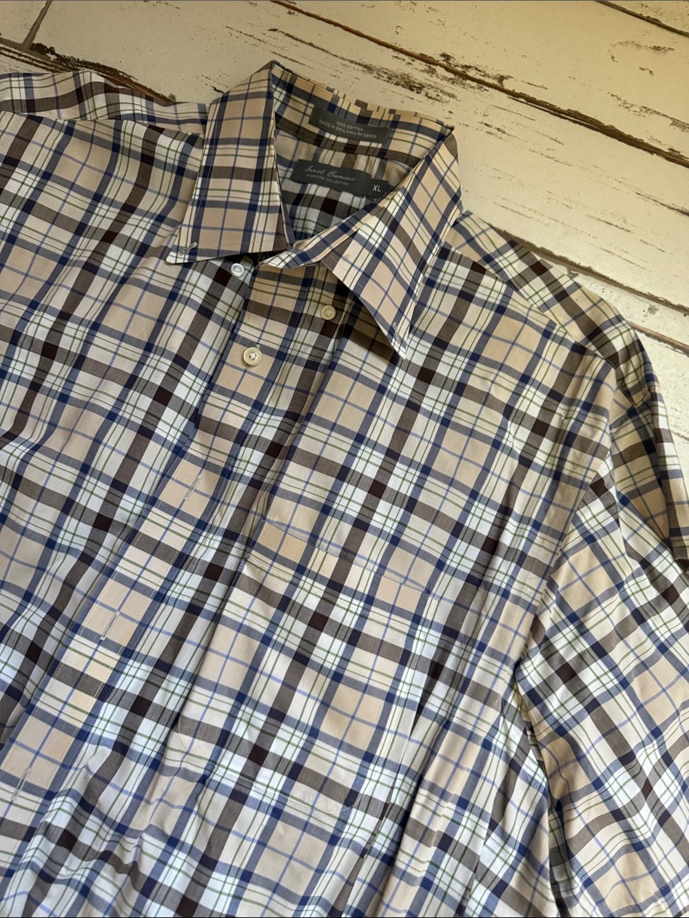 Men’s Daniel Cremieux plaid short sleeve shirt.